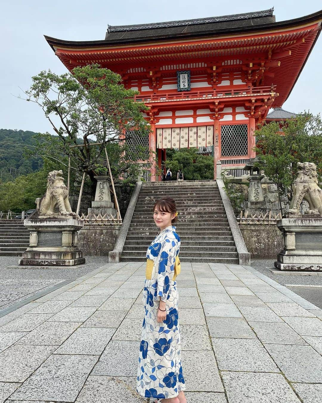 福見真紀さんのインスタグラム写真 - (福見真紀Instagram)「浴衣を着たくて京都へ👘⛩  #浴衣　#京都　#今日から9連休」8月8日 17時27分 - mak1ch1