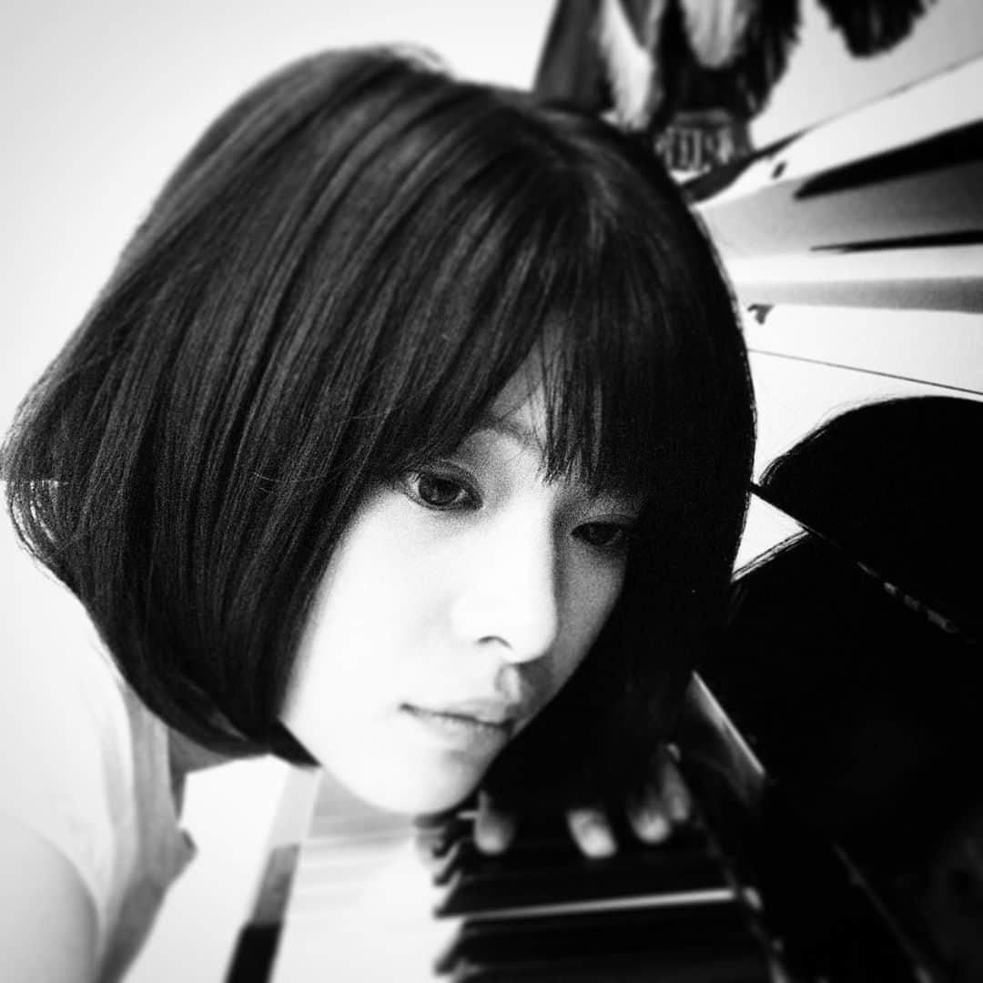 斎藤工（齊藤工）さんのインスタグラム写真 - (斎藤工（齊藤工）Instagram)「いつぞやの 岸井さん  photo : @takumisaitoh_official   #岸井ゆきの @yukino_kishii  #figarojapon #活動寫眞館  #モノクロの世界」8月8日 17時28分 - takumisaitoh_official