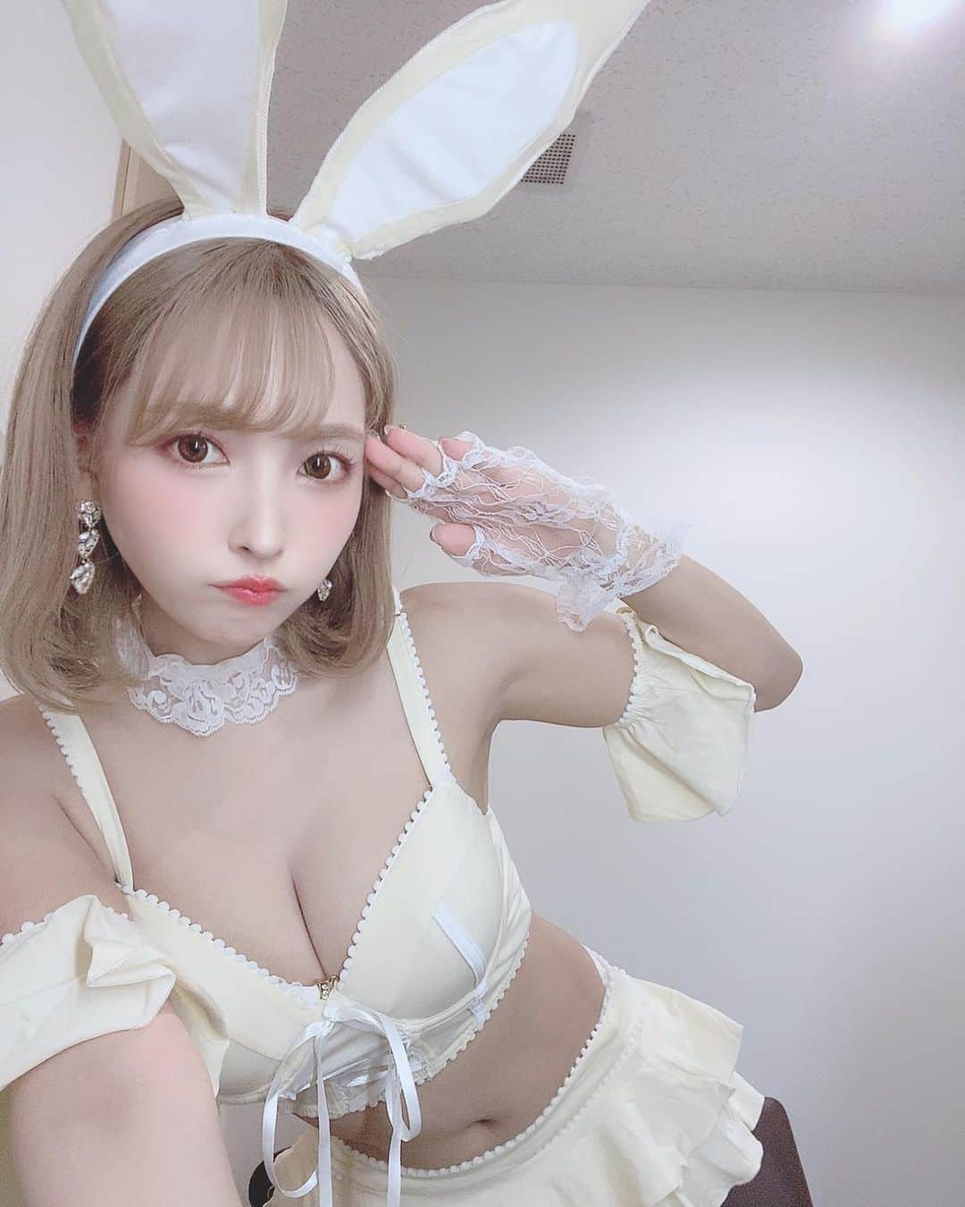 三上悠亜さんのインスタグラム写真 - (三上悠亜Instagram)「🐇💛💛」8月8日 17時41分 - yua_mikami