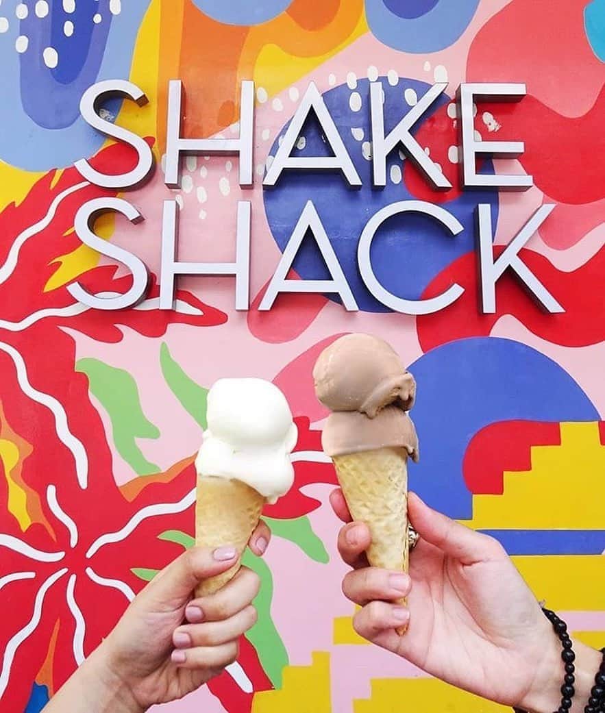SHAKE SHACKさんのインスタグラム写真 - (SHAKE SHACKInstagram)「Fact: frozen custard is denser +  creamier than ice cream. 🍨😍 Order a scoop + celebrate #NationalFrozenCustardDay with us!   📸: @shakeshackph #shakeshack」8月9日 3時05分 - shakeshack