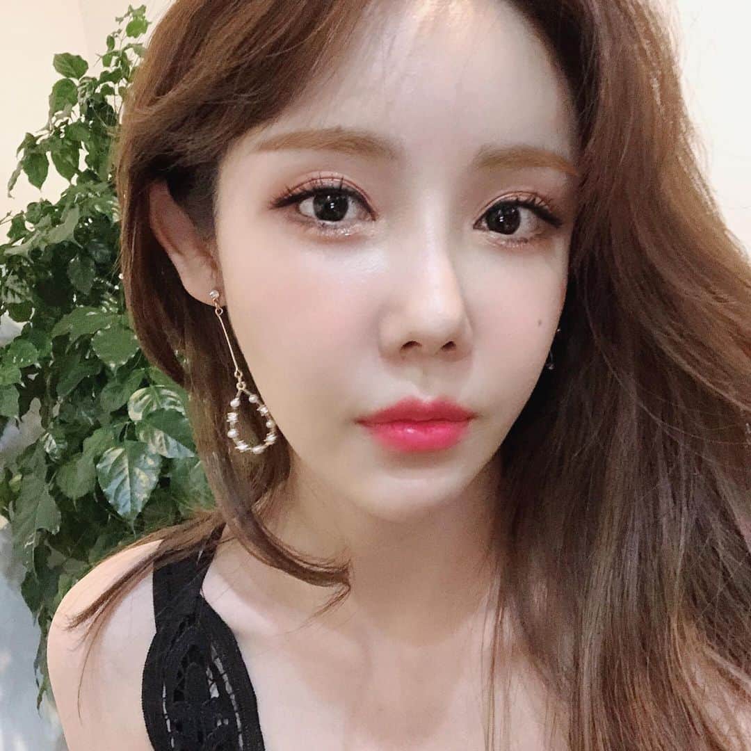 チョン・ハナのインスタグラム：「비가 제발 그만 멈췄으면🙏🏻」