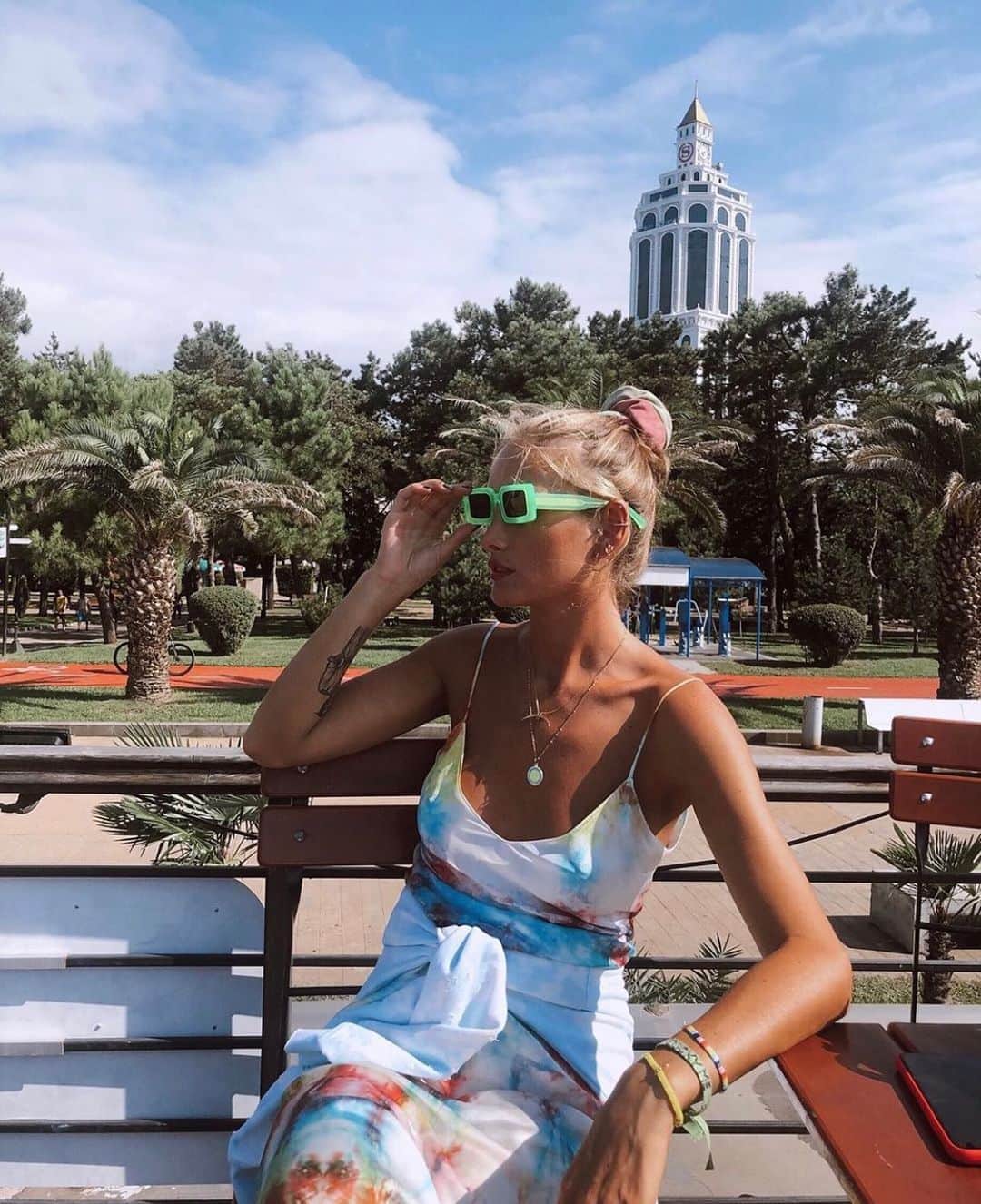 ダニジョーのインスタグラム：「She was the rainbow 🌈 moon 🌙 and stars 🌟 all at once @ninokokhreidze_ in the #tiedye slip. Shop your slip at link in bio 🛒 #dannijogirls」