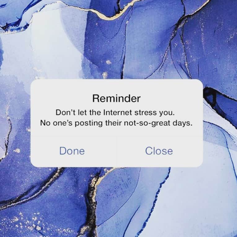 アマニ・ファンシーのインスタグラム：「Friendly reminder as I think this is such a topical, important constant in our lives that needs to be viewed differently 🙏🏽 1) to those that are sad today - feel the emotion, we think sadness is an emotion reserved for tragedy but in reality it’s an emotion we all share from time to time, frequently. It is in fact a beautiful emotion that is okay to explore as it helps to cherish the happy times more. But why is it so taboo to be sad? We just never post about it because this “second life” is an online fake-reality, it’s an imposter that pretends life is simply happy-happy - All. The. Time. We all go through ups and downs. And this is not just ok, it is normal. It is healthy. So if you’re seeing 365 day happy people here on instagram, please my loves, don’t fall for it. 2) parties, luxury and 100s of friends. A snapshot does not portray a night. It does not portray a persons life or their true surroundings. Everyone goes through emptiness. This tool, this app, is used to temporarily believe that this personal emptiness is fulfilled and to show others this ‘fulfillment’. Uff, we are all on a journey striving to reach contentment, fulfillment and satisfaction. We all have fun days and we all have less fun days. It’s ok. 3) Probably the most important one. To my young community who are constantly exposed to retouched, edited pictures where normal has become “ugly” and beautiful has become “normal” in this world of comparison, ranking, and unparalleled competition. Do not fall for it. I did. For a long time I compared myself to Instagram beauty and I started to feel down & then even started to edit my pics in the same way!! I was once part of the problem - no, no, no. There is no need - by all means, use the filter u love, make the picture brighter if its capture was too dark, but before you drastically change your face or body, due to feeling “inadequate” I urge you to remember - YOU are beautiful behind this screen. WE WERE NEVER BORN FEELING INFERIOR OR LESS BEAUTIFUL - media, despite its advantages, has made us so. Do u have people in your life who love you & would do so without social media? Who think you are beautiful? YES? GOOD. THAT’S ENOUGH. U ARE ENOUGH.」
