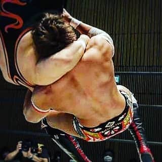 竹下幸之介のインスタグラム：「ブレーンバスター筋を強化してます。  #ブレーンバスター #広背筋 #三角筋  #wrestling #workout #muscle #training #motivation #ファッション #boys #プロレス  #ddtpro #竹下幸之介」