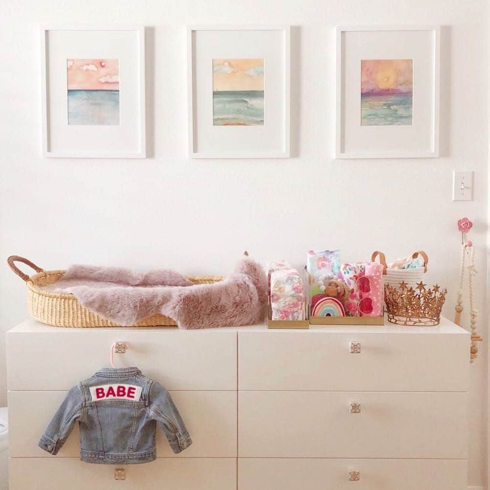 The Honest Companyさんのインスタグラム写真 - (The Honest CompanyInstagram)「These baby nurseries are everything 🤩  OG parents, we want to hear from you! What are some tips you'd give an expecting parent who's putting together their first nursery? Drop your tips below 👇 and keep swiping 👉 for all the adorable nursery inspo! #HonestCompany #thatshonesty」8月9日 3時52分 - honest