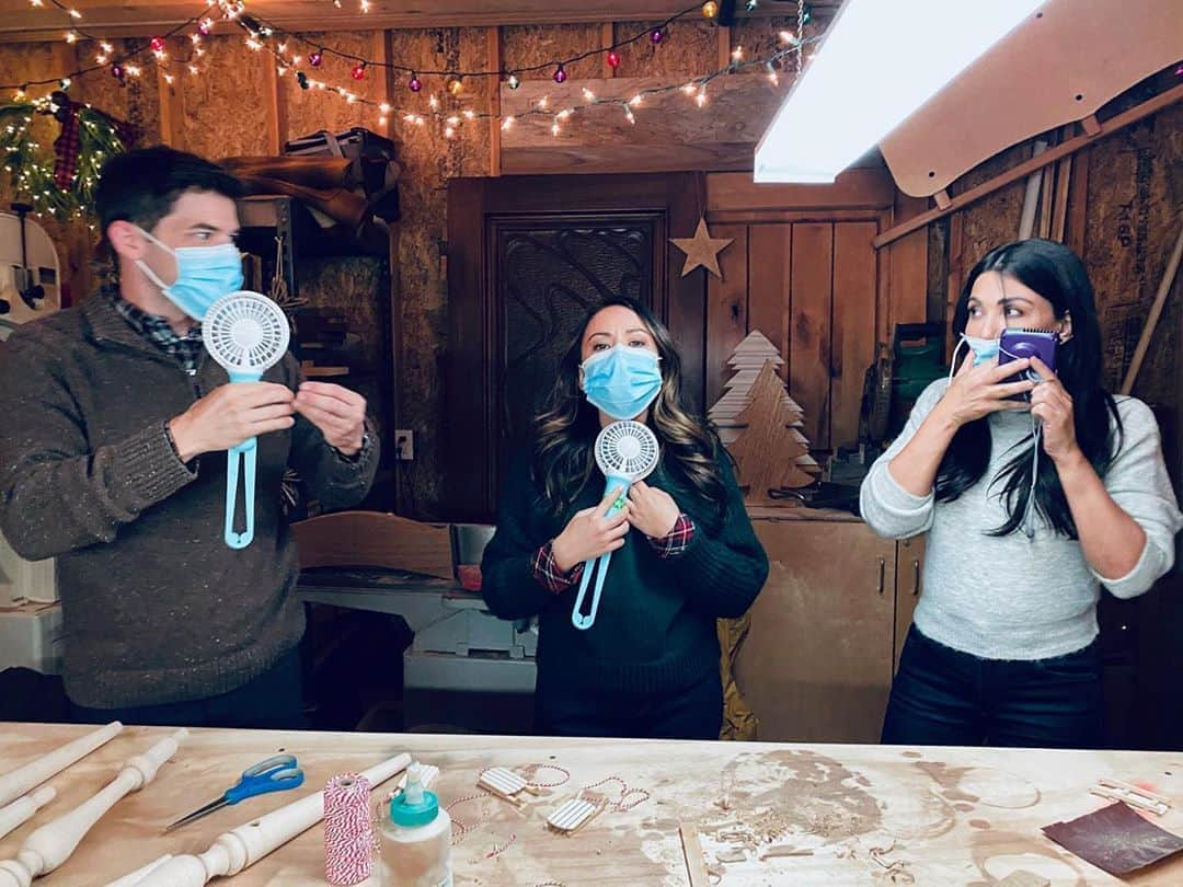 ジャネル・パリッシュさんのインスタグラム写真 - (ジャネル・パリッシュInstagram)「Y’all will never know the pain of shooting a Christmas movie in a garage in 100 degrees, but it was worth it. More pics soon, but we can’t wait to share this beautiful movie with you. That’s a wrap on #hollyandivy 🎄」8月9日 4時04分 - janelparrish