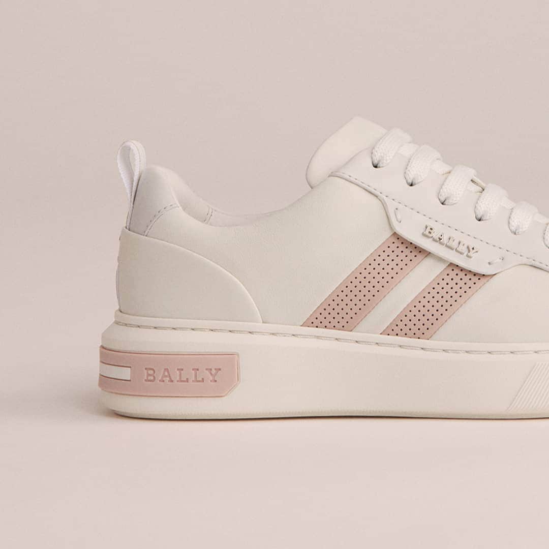 バリーさんのインスタグラム写真 - (バリーInstagram)「Soft hues add a pop of color to the new #BallyLift sneakers, now available on Bally.com」8月9日 4時02分 - bally