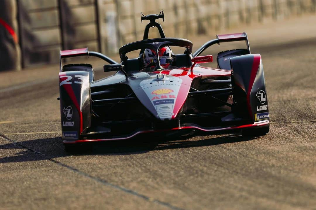 セバスチャン・ブエミさんのインスタグラム写真 - (セバスチャン・ブエミInstagram)「#BERLINEPRIX Not the expected result today but we will fight for round 9 tomorrow !  📸 LAT/ SPACESUIT」8月9日 4時11分 - sebastien_buemi