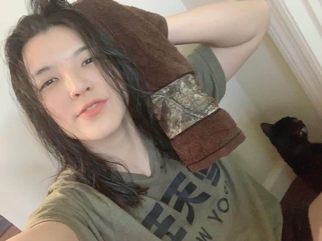 志田光さんのインスタグラム写真 - (志田光Instagram)「‪done work out 💪 ‬ ‪So easy to shampoo and dry my hair!!!‬ #shower #prowrestler #hikarushida」8月9日 4時11分 - shidahikaru