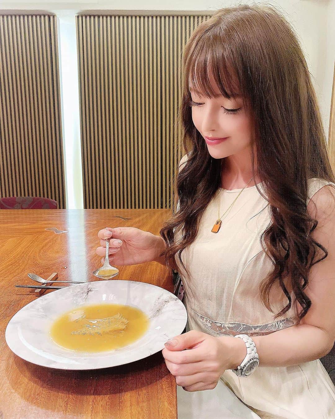 ririさんのインスタグラム写真 - (ririInstagram)「🍽♡🐰  虎峰🐼にいってきたよ🍖 すごく美味しい 創作中華料理🥟でした✨ 一つ一つが繊細で... 素敵な料理😳 美味しかったです⭐️  また行きたいな😘  #love #happy #中華料理」8月8日 19時33分 - riri.ribon