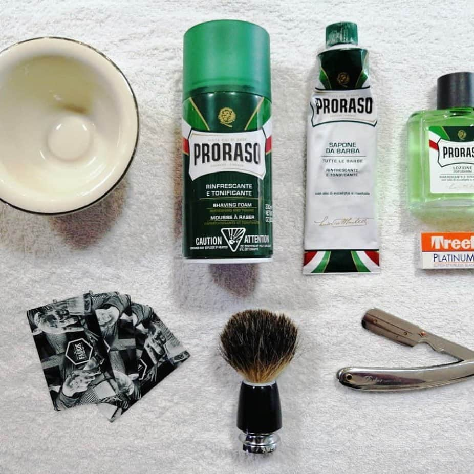 Proraso Japanのインスタグラム：「PRORASOは、1948年イタリア・フィレンツェで生まれてからというものの、世界のバーバーショップとジェントルマンに愛され続けているスペシャリティシェービングブランド。  毎日のシェービングだからこそ大事にしたいこだわり男子へ。 是非一度お試しください。 . . Repost from @prorasousa . . #proraso #prorasousa #prorasofirenze #シェービングクリーム #シェービング #ProShave #Italian #ItalianShave #イタリア製 #バーバースタイル #バーバーショップ #髭脱毛 #メンズスタイル #シェービングフォーム #Barber #メンズヘアスタイル #ヒゲ男子 #ヒゲ #BarberShop #ヒゲ脱毛 #メンズヘア #シェービングエステ #おしゃれさんと繋がりたい」