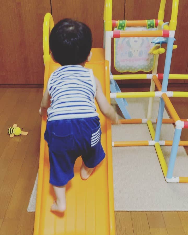 百千糸のインスタグラム：「滑り台が滑るものから登るのもへ変わりました。」