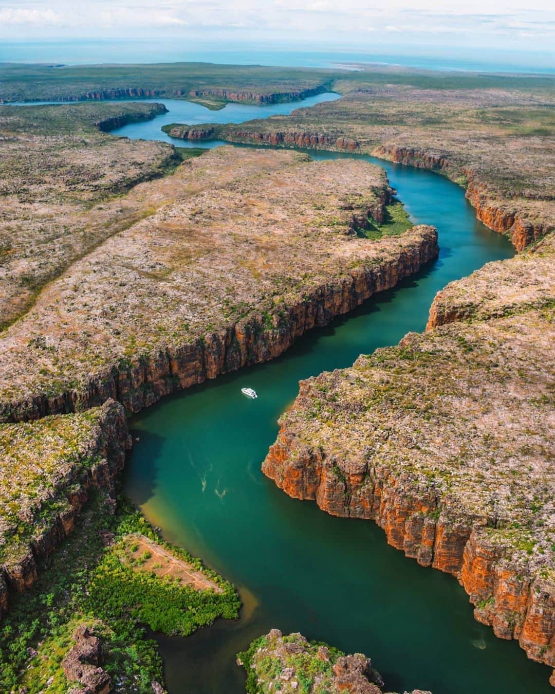 Australiaさんのインスタグラム写真 - (AustraliaInstagram)「Phwoar - the mighty #KingGeorgeRiver is a sensational sight, there’s no doubt about that! 🤩 @mandarinmandarin7 snapped this magnificent aerial shot in @thekimberleyaustralia. If you’re planning a driving trip to @australiasnorthwest, remember that @westernaustralia is huge, so allow a few weeks and ensure your vehicle is well equipped! #seeaustralia #thisisWA #wanderoutyonder #australiasnorthwest #magickimberley」8月8日 20時00分 - australia