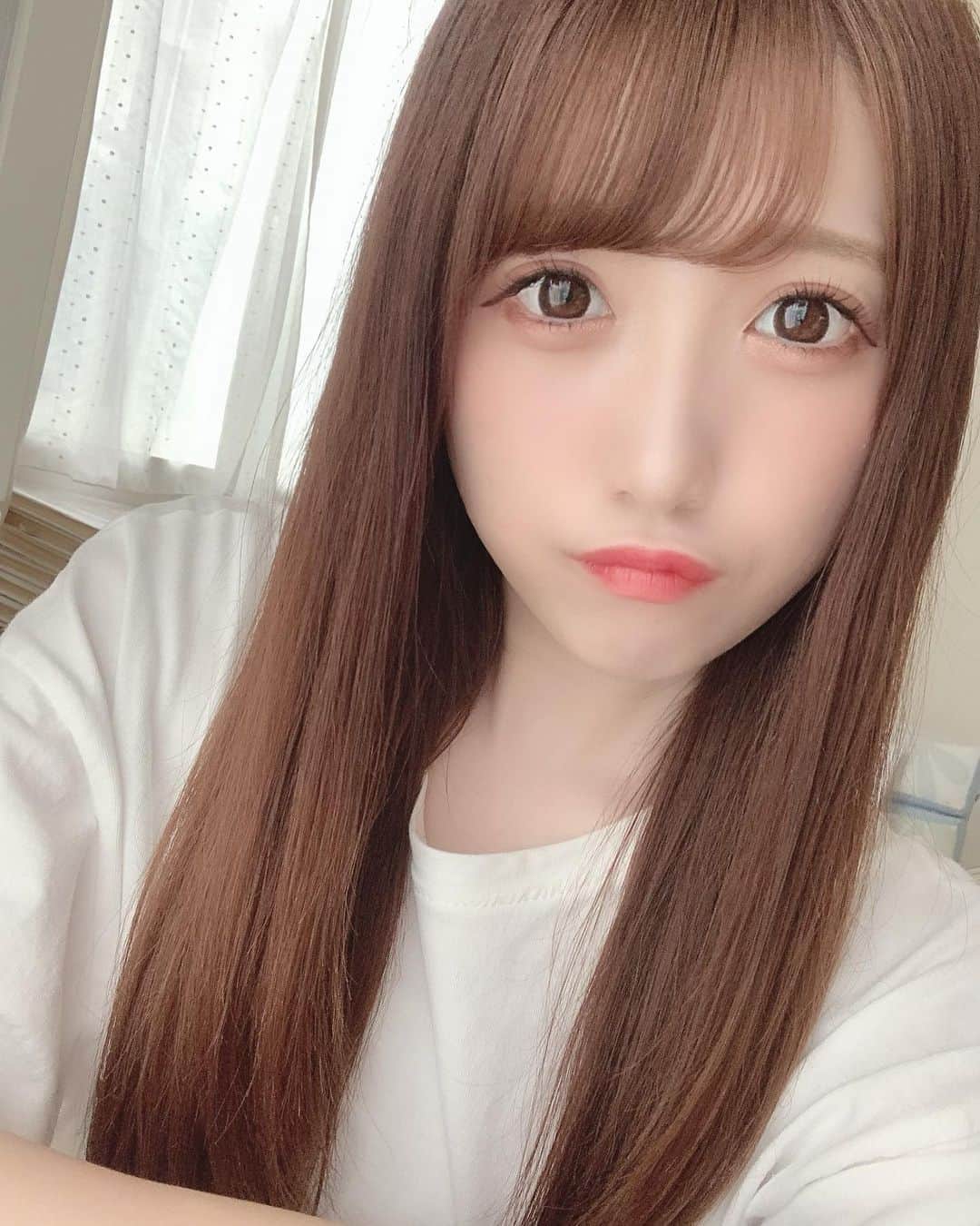 田口未彩のインスタグラム：「🌷  きょうねシフォンケーキ買ってきたの🍰 晩ごはんの後に食べるのたのちみ、  #自撮り　#自撮り女子　#ストレート　#ストレートヘア #ケーキ　#ナチュラルメイク　#大人女子　#あざとい #あざとい系女子 #セルフィー」