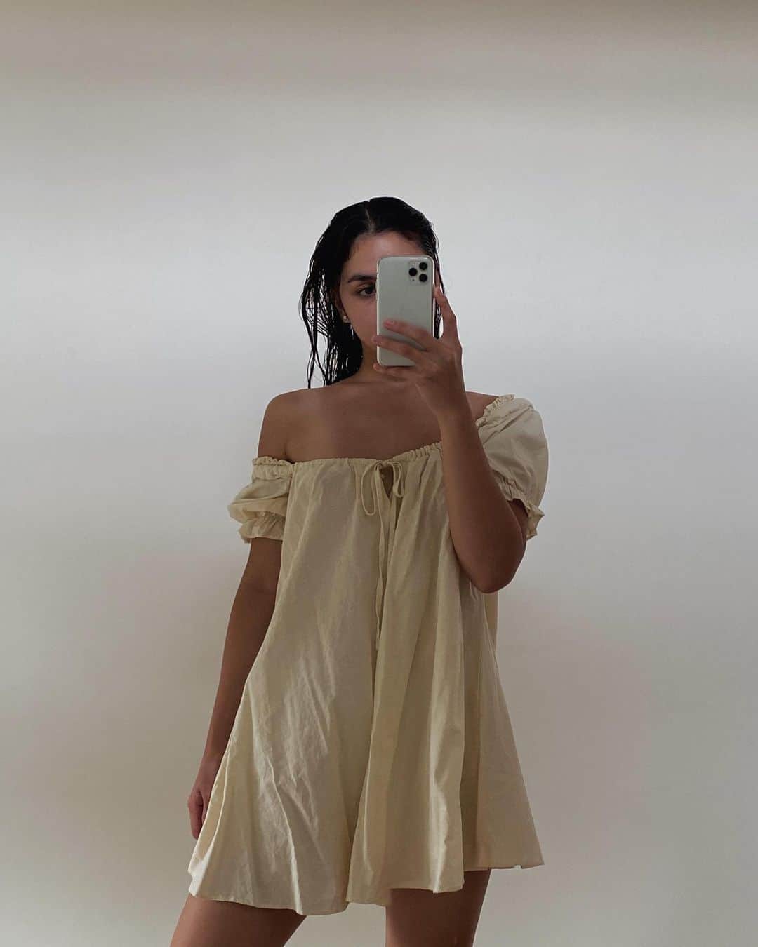 ジュリア バレットのインスタグラム：「mirror selfie series」
