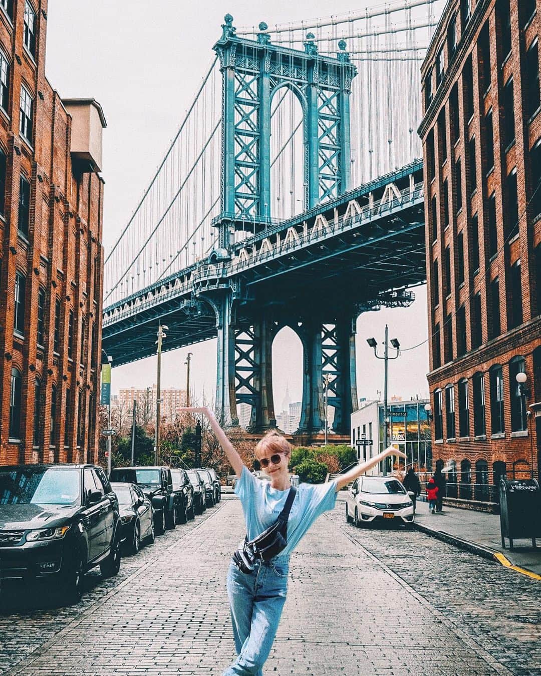 MiracleVellMagicのインスタグラム：「just some casual photo shoot (aka photoshop) in Brooklyn🤨🗽 ブルックリンなう！って言えるよね！言えちゃうよね！お、お、思いの外合成が上手く行ってしまって、、、！笑」