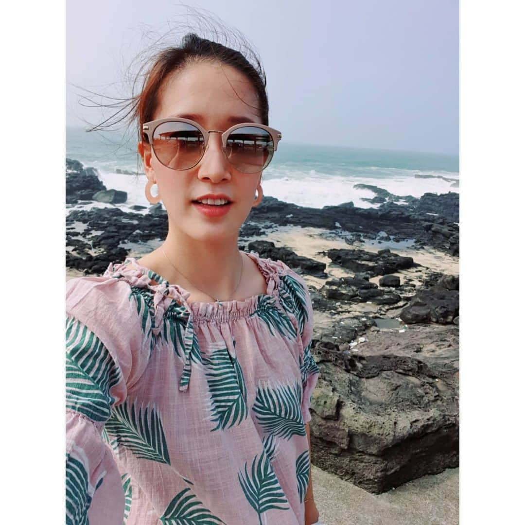 張藝娜のインスタグラム：「#제주도#휴가#끝#latepost#jeju#holiday#🏝」