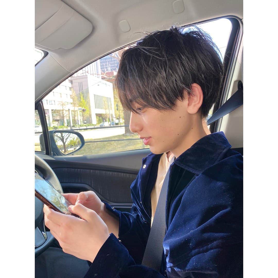 小西詠斗のインスタグラム：「車！ 停車しています🚘」