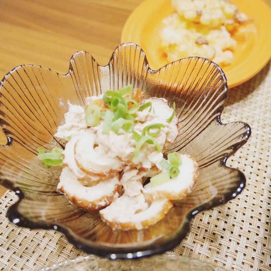 本田朋子さんのインスタグラム写真 - (本田朋子Instagram)「サングリアを飲みながら、夕飯作り。とうもろこしのかき揚げや、ロールキャベツなど。 そして、最近よく一品作ってくれるシェフ五十嵐も登場。笑 つまみに、まぐろのサイコロステーキを作ってくれました。  #kaldi  #sangria  #夕飯 #つまみ #とうもろこしのかき揚げ #カプレーゼ #ツナとちくわのマヨ和え  #ロールキャベツ」8月8日 20時40分 - tomoko_honda_official_phonics