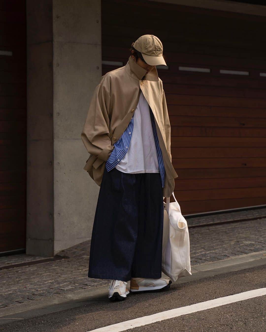 Ryoさんのインスタグラム写真 - (RyoInstagram)「ㅤㅤㅤㅤㅤㅤㅤㅤㅤㅤㅤㅤㅤ 秋コーデです🍁 オーバーブルゾンにワイドパンツのルーズスタイル。 シャツとのレイヤード、色合わせも好み😎 シャツとパンツは、今日から1週間予約受付してるので是非ご検討ください☺️ ㅤㅤㅤㅤㅤㅤㅤㅤㅤㅤㅤㅤㅤ cap:#camielfortgens blouson:#camielfortgens  shirt:#ryotakashima pants:#ryotakashima shoes:#iyso bag:#well」8月8日 20時42分 - ryo__takashima