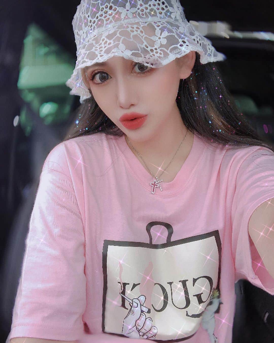 ちあきんぐさんのインスタグラム写真 - (ちあきんぐInstagram)「ちゅー❤️ #レースバケットハット　赤ちゃんみたい👶🏼🍼🌼笑 ・ かわいいピンクのTシャツは @pink.store037 さんの💕 私はワンピースにしたくてXXL⤴︎⤴︎ ・ ・ #レースバケット#レース#pink#pinkstore #パー子#ピンク愛好会#outfit#ootd#韓国#韓国ファッション #セレクトショップ」8月8日 20時51分 - chiaki_ing