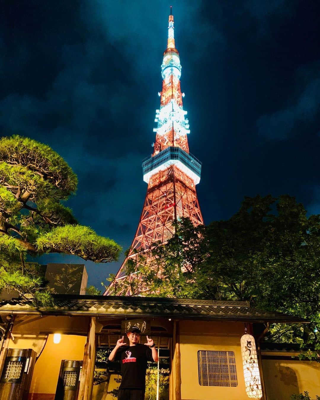 はぎちゃんさんのインスタグラム写真 - (はぎちゃんInstagram)「引っ越し完了の一人暮らしスタート🏠ヤバすぎる！仕事頑張りまくらな！何でも仕事プリーズ！お仕事のご依頼はDMにてお受けしておりますー！必死のパッチで頑張ります！ #芸人 #youtuber  #引っ越し #一人暮らし #必死のパッチ #いつか #東京タワー見える所に #可愛彼女と #可愛い犬と #可愛い猫と #ルンバと #一緒に暮らしたい #は？ #もうええわぁ」8月8日 21時03分 - hagichan0524