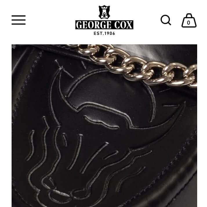 ジョージコックスさんのインスタグラム写真 - (ジョージコックスInstagram)「Buxton, an original from the 1950s. in black leather, with nickel chain and distinctive bull’s head embossed apron. Goodyear welted V crepe sole. 24mm front, 36mm back.  Available in men's and women's sizes . #theoriginalcreeper #georgecox #madeinengland #buxton #leadyourway」8月8日 21時00分 - georgecoxfootwear