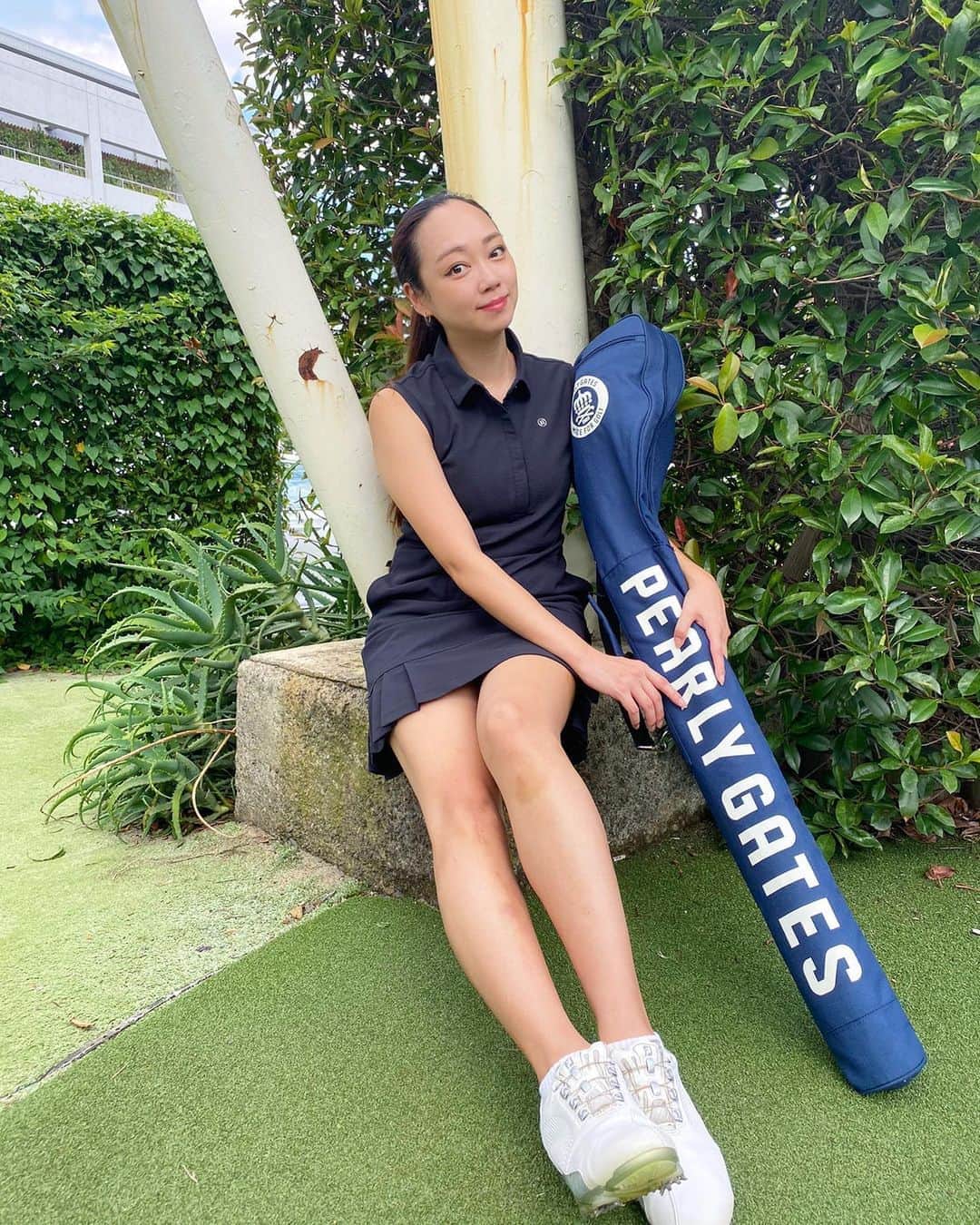 石田美奈子のインスタグラム：「𝗚𝗼𝗹𝗳⛳️ . #スイング碑文谷 @tss_sing_himonya で練習☺︎ とても綺麗だし スタッフさん達が気持ちの良い対応をしてくれるので、 大好きな#打ちっ放し 🏌️‍♀️✨ . 練習して館内のカフェでランチして帰ってくるのがお決まりになりつつあります(๑❛ᴗ❛๑) . しばらくゴルフから離れていましたが、やっぱり楽しい♡ 近々ラウンド予定😊 またレッスンも通おうかな✨ . . ⛳️ → #minako_golf . #golf #golfwear #golfer #pearlygates #briefinggolf #ゴルフ女子 #ゴルフウェア #ゴルフコーデ #ゴルフ女子コーデ #ブリーフィング #ゴルフ動画 #⛳️」