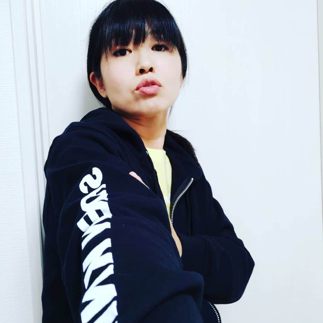 Ritsukoさんのインスタグラム写真 - (RitsukoInstagram)「少年ナイフのパーカーとTシャツ。可愛いよ。パーカーは秋から大活躍や。webショップで買えるで。 https://note.com/sk_shop/n/nc5a287e23f45 #少年ナイフ #少年ナイフパーカー #少年ナイフTシャツ #少年ナイフwebショップ #パーカー #ロックT #ロックTシャツ」8月8日 21時12分 - litsuko721