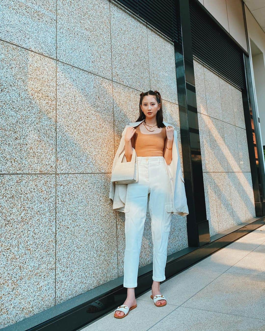 河北麻友子さんのインスタグラム写真 - (河北麻友子Instagram)「FASHION JACKET: SUBTLE TANK TOP&PANTS: Aritzia SANDALS: Gucci  BAG: ZARA #FASHION #OOTD #麻友コーデ」8月8日 21時07分 - mayukokawakitaofficial