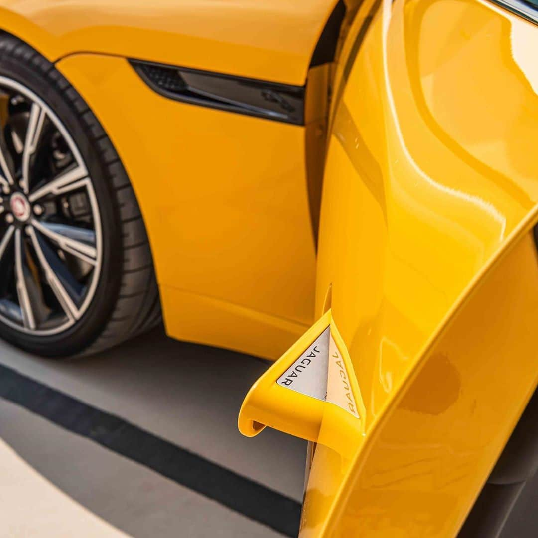 Jaguarさんのインスタグラム写真 - (JaguarInstagram)「Rooftop radiance. 📷: @BasFransenPhotography.  #Jaguar #FTYPE #Coupé #Luxury #Premium #Exclusive #Performance #Sport #SportsCar #CarsofInstagram #InstaCar」8月8日 21時21分 - jaguar