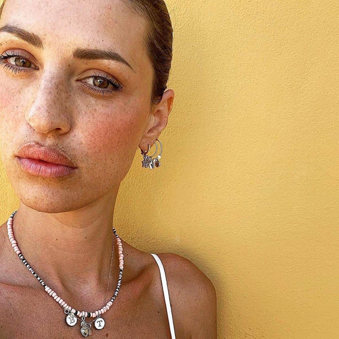 ミケーレ・カンポレーゼのインスタグラム：「La mente mente ,   il cervello pensa , 🧠   il cuore sa . ❤️  Tanti auguri bimba 🎂  #happybirthday#loveyou#family#tiamo#bimba @racheletiberti」