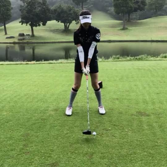 乙幡紗紀のインスタグラム：「・ ドライバーダメダメで動画撮ってもらったら上手い事当たって、あっ。の一言😂😂 #ゴルフ #golf #ゴルフ女子 #golfgirl #golfswing #ドライバー #ロマロ　#romaro #romarogolf」