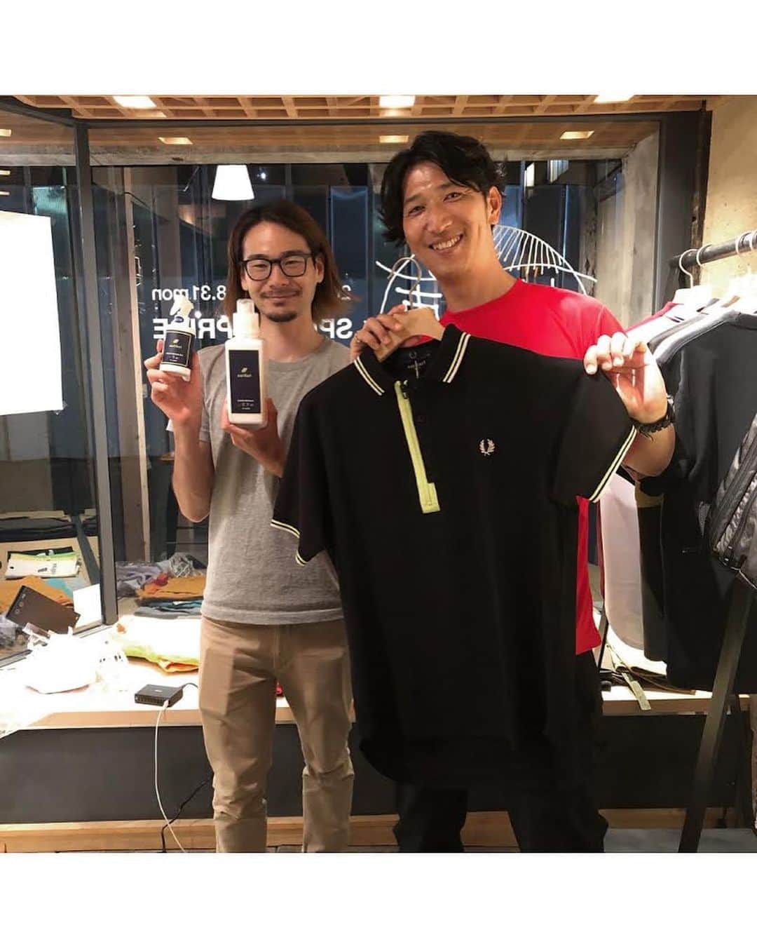 narifuri_japanさんのインスタグラム写真 - (narifuri_japanInstagram)「「センタクノシカタ ・インスタライブ」をご視聴いただいた皆さま、ありがとうございました。﻿ ﻿ 今回は narifuri laundry detergentを使用して、<4WAYサイクルタオル>→<バイクパンツ>→<タクティカルフレームバッグ>→<シャドードットワイシャツ>の順番で洗いました。﻿ ﻿ センタクノシカタ を実践いただいた ＠sentaku_brothers の次男＆三男さん、ありがとうございました！見逃した方はIGTVよりご覧ください。﻿ ・﻿ ・﻿ 次回8/21(金) 19:00〜　『ツーキンツール・インスタライブ』でお会いしましょう。﻿ ﻿ ﻿ #洗濯ブラザーズ﻿ #センタクノシカタ ﻿ #narifuri﻿ #ナリフリ﻿」8月8日 21時17分 - narifuri_japan