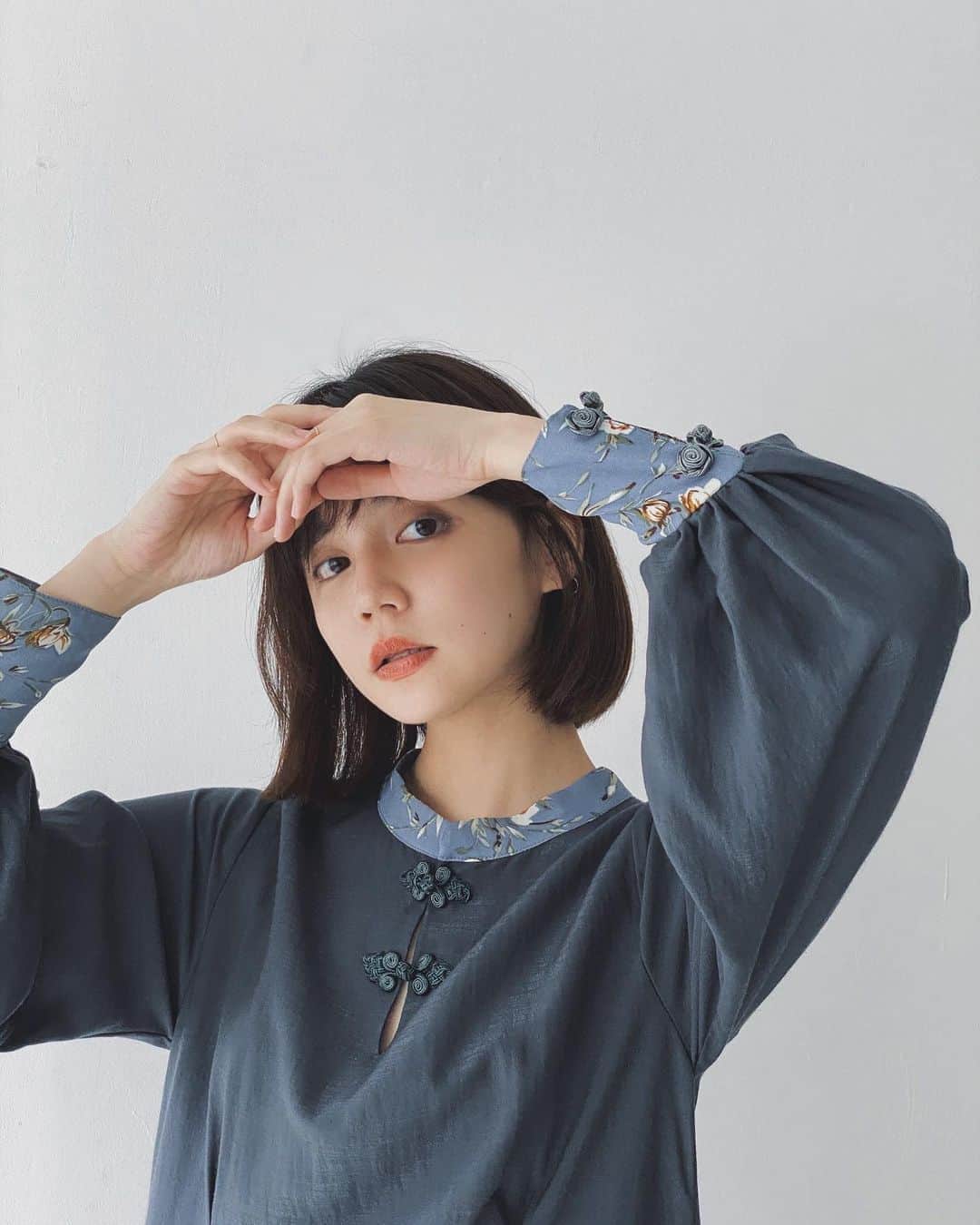 のインスタグラム：「@idem__official AW。 とっても可愛く仕上がってきています。 推しのおチャイナワンピース。 スリットもおかわですよ❤︎🐼 秋は9月入ってから、色々動き出しそうです。お楽しみに。」