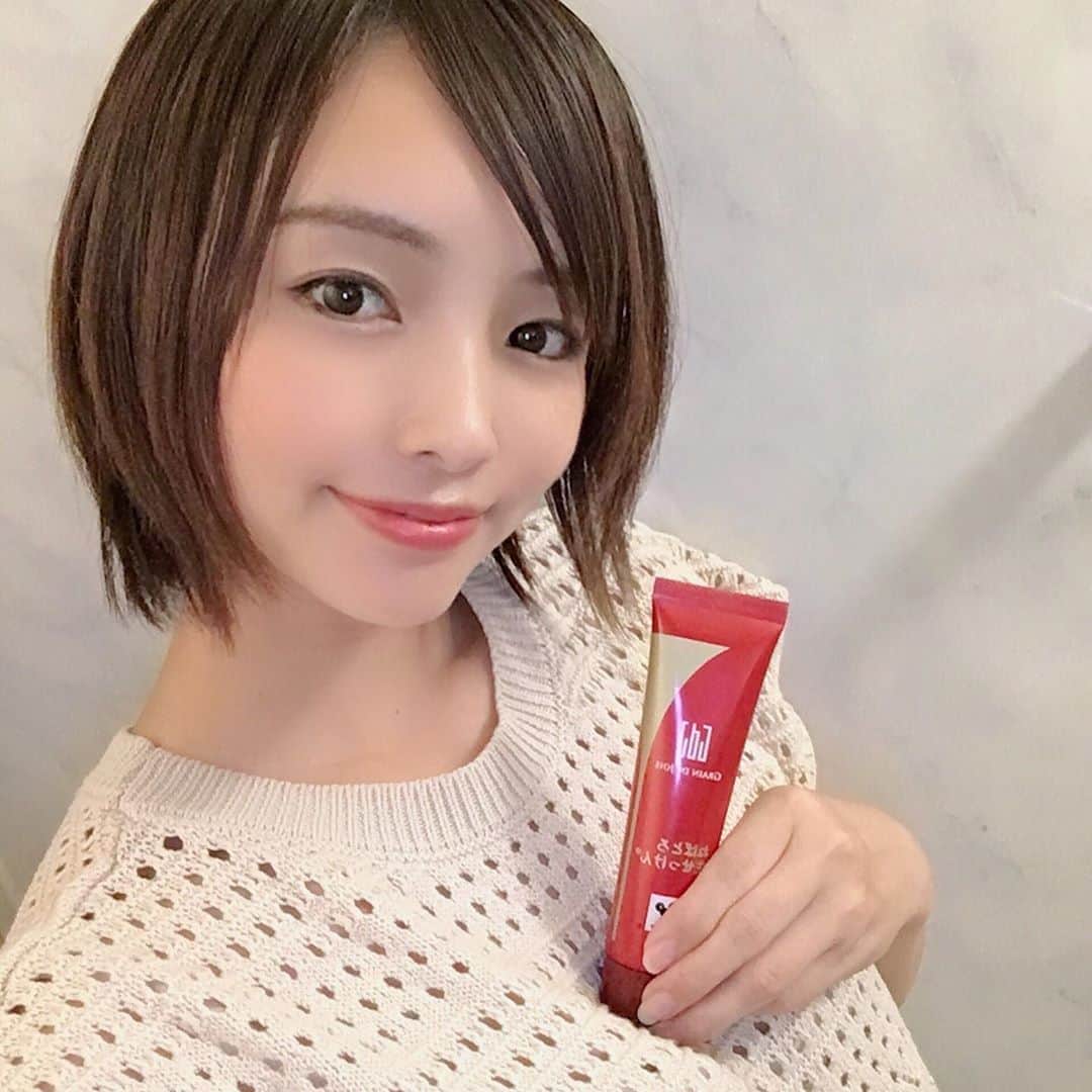 のインスタグラム：「シミそばかす予防で、こすらないように泡立てて洗顔しているのですが、良いものを見つけました！😍﻿ ﻿ その名も﻿ 【ねばとろ生せっけん】💕﻿ ﻿ 手でねばとろの泡を作って洗うのだけど、本当にきめ細かくてネバネバとろとろ💕でクリームみたいな泡ができます🌼 ﻿ 擦ったり刺激することなく洗えるのに、泡立てネットもいらないので便利です☺️✨﻿ ﻿ 無添加だけど、しっかり汚れも落ちるし、子供にも使える優れものでした😊❤️﻿ ﻿ @graindejoie_cosme﻿ ﻿ #ねばとろ生せっけん #有機ゲルマニウム #洗顔 #スキンケア #無添加石鹸 #オーガニック石鹸 #pr #洗顔フォーム #洗顔石鹸 #スキンケア #美容好きな人と繋がりたい #アラサーママ #アラサー美容　#アラサー #ママ #美肌ケア #シミケア #そばかす #シミ対策」