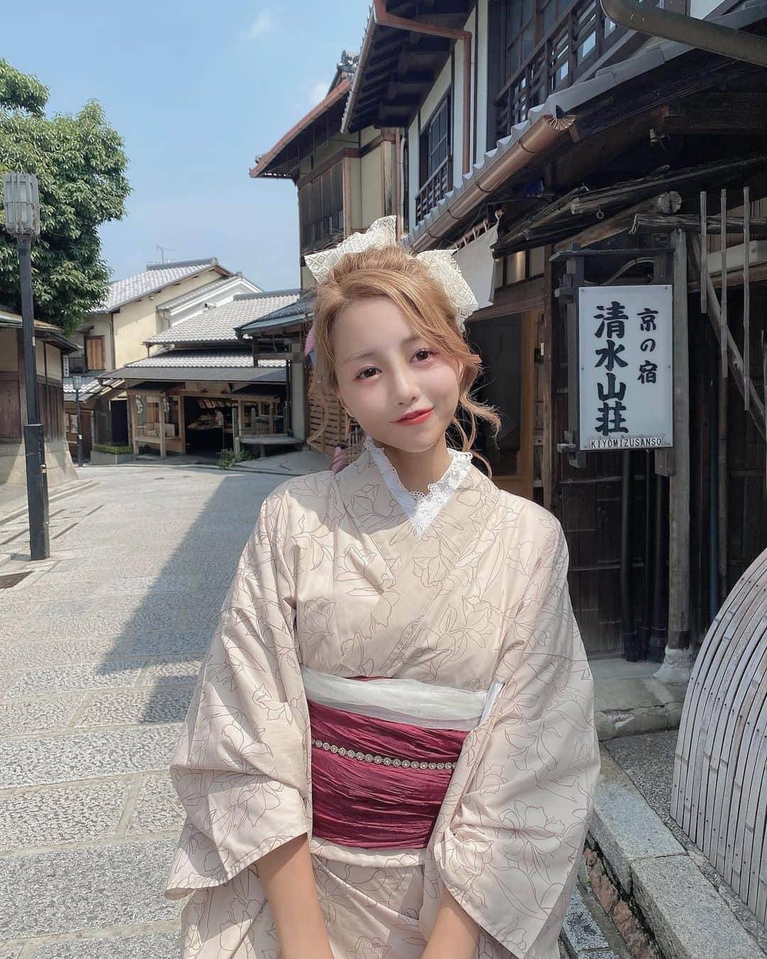 のインスタグラム：「はんなりって文字たくさん見たけどはんなりってどういうことかネットで調べたけどいまいち理解できなかった💧笑  . . #着物レンタル　#浴衣レンタル　#京都観光」