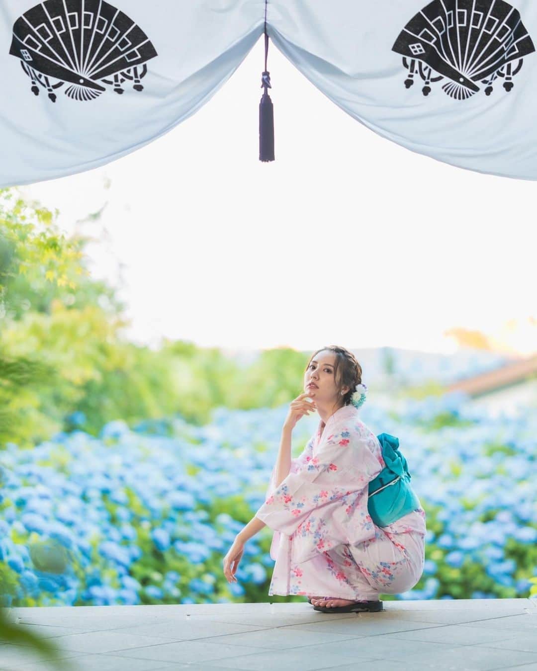 相場詩織さんのインスタグラム写真 - (相場詩織Instagram)「先日8月1日に誕生日を迎え﻿ 20代最後まだまだやりたいこと﻿ 沢山あるなーと思いました😌﻿ ﻿ 年齢にも世間の固定概念にも﻿ 囚われない自由で楽しい人生を✨﻿ ﻿ 心から美しいひとになれるよう﻿ 自分自身を磨き続けます💐﻿ ﻿ ﻿ #japan #akita #camera #instagood #yukata﻿ #kimono #japaneseculture #cooljapan﻿ #ポートレート #撮影 #浴衣 #浴衣ヘアアレンジ #東北 #秋田 #秋田を旅しよう #被写体モデル」8月8日 21時35分 - shioriaiba0801