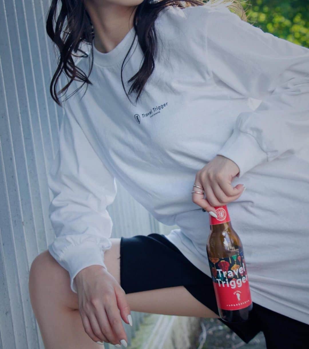飯田りほのインスタグラム：「私がアンバサダーをしている Travel Trigger Craft Brewing♥♥♥ 『旅するきっかけを作る』をコンセプトに完全ノンアルコールのクラフトビールを世界中で醸造しているブランドで、ベトナムで醸造して日本へ輸入してます☺️ 是非、この可愛いTシャツと一緒にビールもゲットして下さい😌 限定100名の今回限りの商品！！！早い者勝ち❣️  ノンアルコールビールなのに本物のビールのような味はTravel Trigger Craft Brewingならでは💁‍♀️ ｢この後運転の予定がある。。。｣ ｢ダイエット中やお酒を控えてる。。。｣ なのに飲みたい！！！そんなあなたにオススメ♥  ※ 購入する際は、備考欄にRIHOって書いてね👩‍❤️‍💋‍👩 . https://camp-fire.jp/projects/view/285021?list=watched . . . #日本では飲めない本格ノンアル #クラフトビール #日本初ベトナム醸造 #ノンアルコールビール #本格的ビール #数量限定 #今回限りの商品 #インスタ映え間違いなし #オリジナルTシャツとビール瓶」