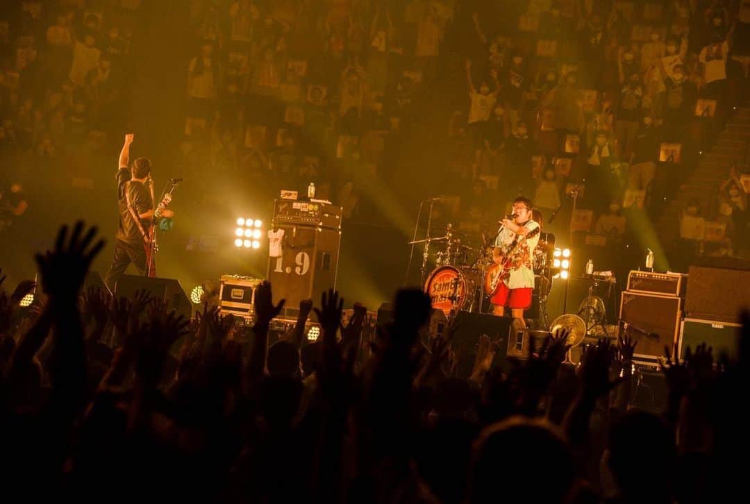山口隆のインスタグラム：「Osaka Music DAYS!!! THE LIVE in 大阪城ホール LIVE PHOTO📸 2020.8.8(土)  うつくしいひとたちとうつくしいじかん。  きぼうをみせてくれてほんとにありがとう、うつくしいひとたち。  #OMD2020 #osakamusicdays #サンボマスター」