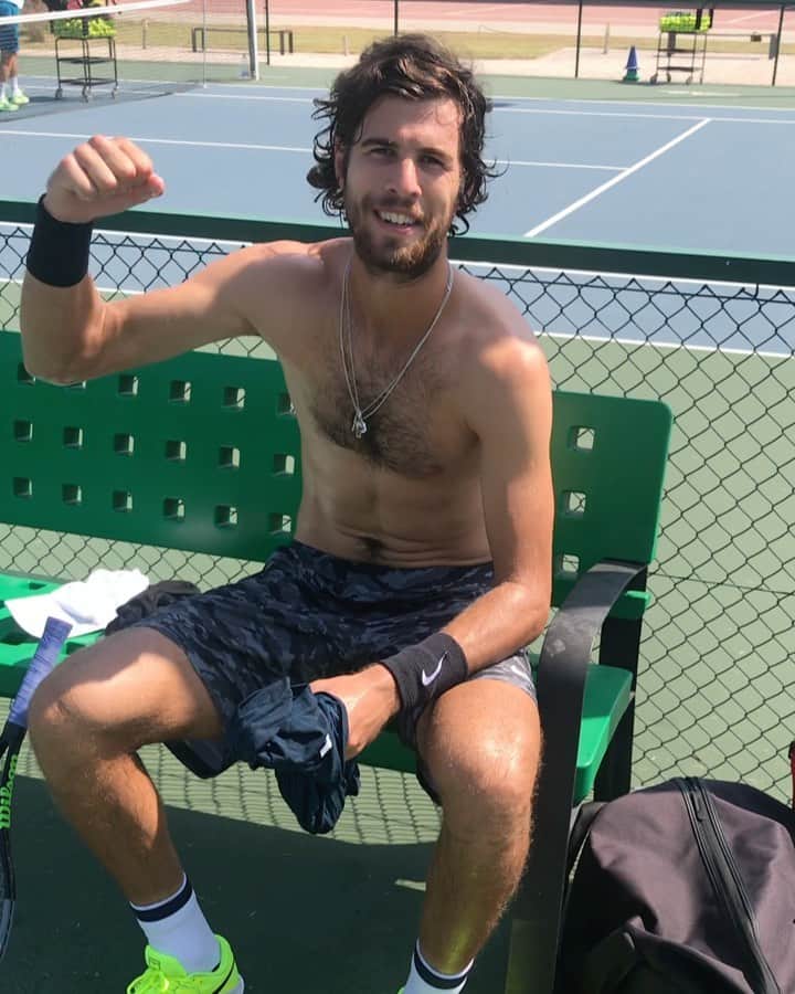 カレン・ハチャノフのインスタグラム：「Finished strong a hard training week!  💪🏻💦  Хорошее завершение недели тяжелых тренировок!」