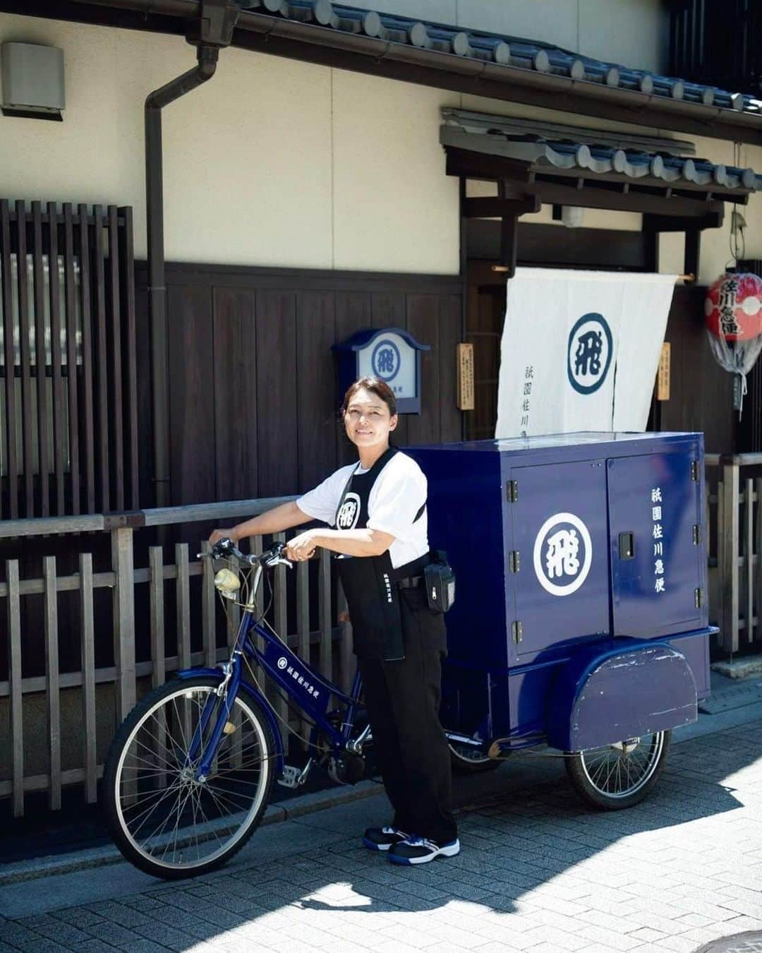 ブルータスさんのインスタグラム写真 - (ブルータスInstagram)「【いい自転車。★発売中】 祇園佐川急便のセールスドライバー、紙芝居も行う時代屋の人力車夫、日本最速の女性フリーメッセンジャー、広島・尾道警察署のサイクルポリス…。 世の中には、自転車が持つ特性を生かして日々の仕事をこなす人たちがいる。 #BRUTUS #いい自転車 #自転車」8月8日 22時00分 - brutusmag