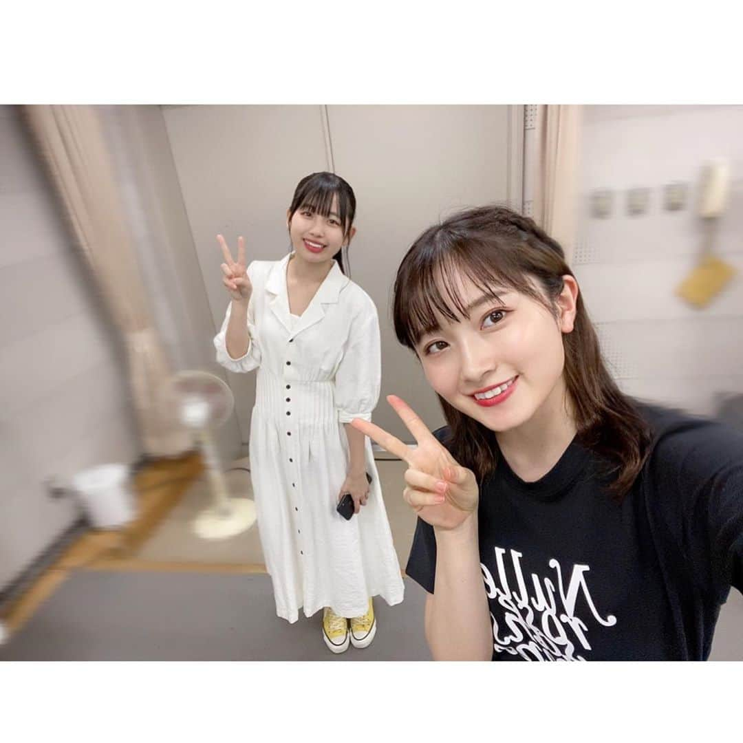 森戸知沙希さんのインスタグラム写真 - (森戸知沙希Instagram)「Today's Hello! Project Concert in Hokkaido🌻 Thank you everyone for coming to see us!  Going to Fukuoka next week! So excited!  　　　　　　　　　 今日は北海道でハロコン🌻 来てくれた皆様ありがとうございました☺︎ 来週は福岡に行きます！楽しみ〜  　　　　　 　　　　　　　　 先週の投稿で英語ができないと言ったら、友達が教えてくれました😂笑 頭良く見えるかな…！？笑笑  　　　　　　 　　　　　　　　  　　　　　　 　　　　　 　　　　　　　　 北海道は佐藤優樹さん、稲場愛香ちゃん、伊勢鈴蘭ちゃんの地元です✌️ 　　　　　　　　 まなかんに感想聞いてみました笑笑  　　　　　　　 #morningmusume20  #モーニング娘20  #森戸知沙希  #helloproject  #ハロコン  #bチーム  #北海道  #地元  #うるさいって怒られる 笑 #編み込みアレンジ  #お揃い」8月8日 22時02分 - chisaki__morito.official