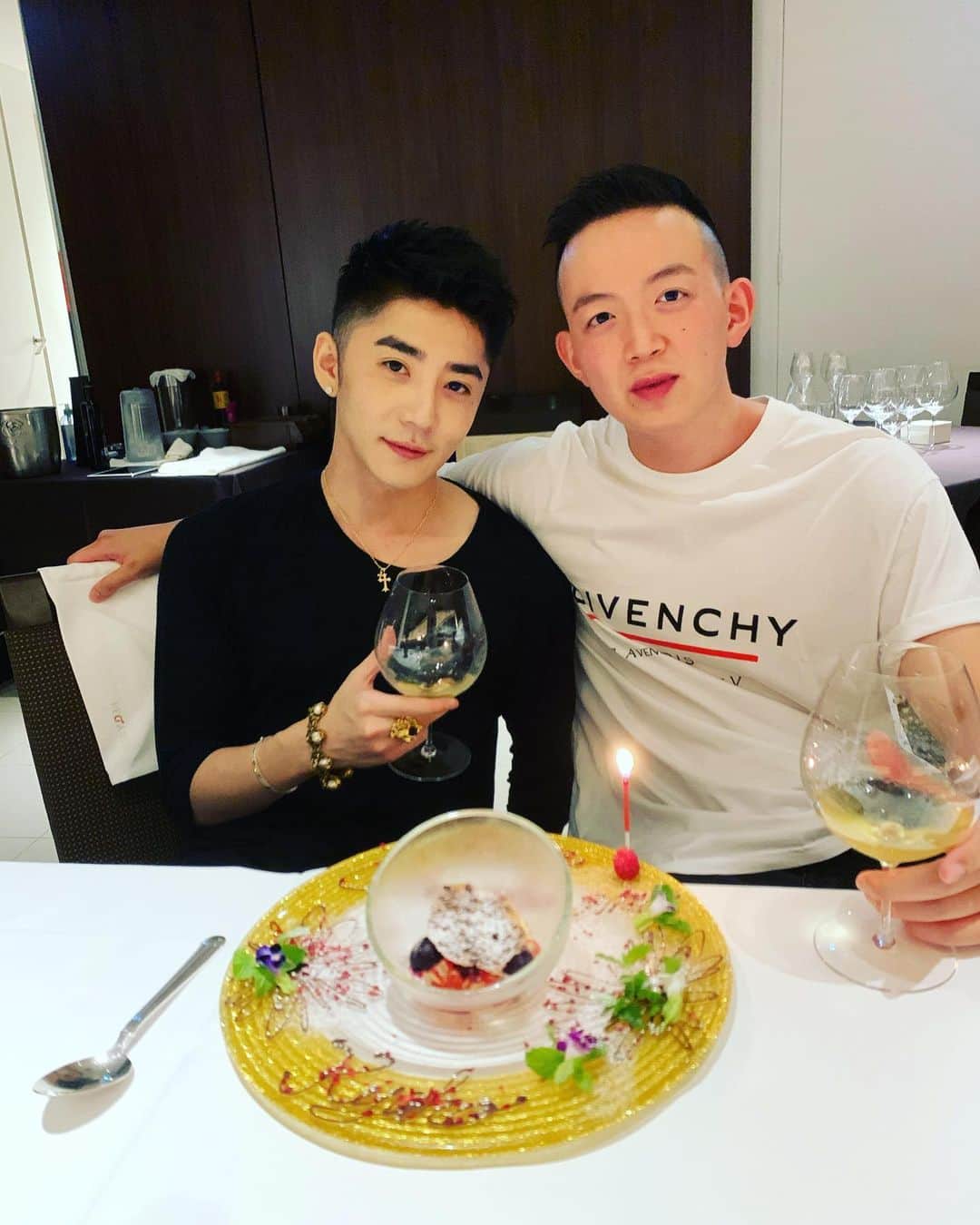 許峰（キョホウ）のインスタグラム：「🎂birthday🎂」