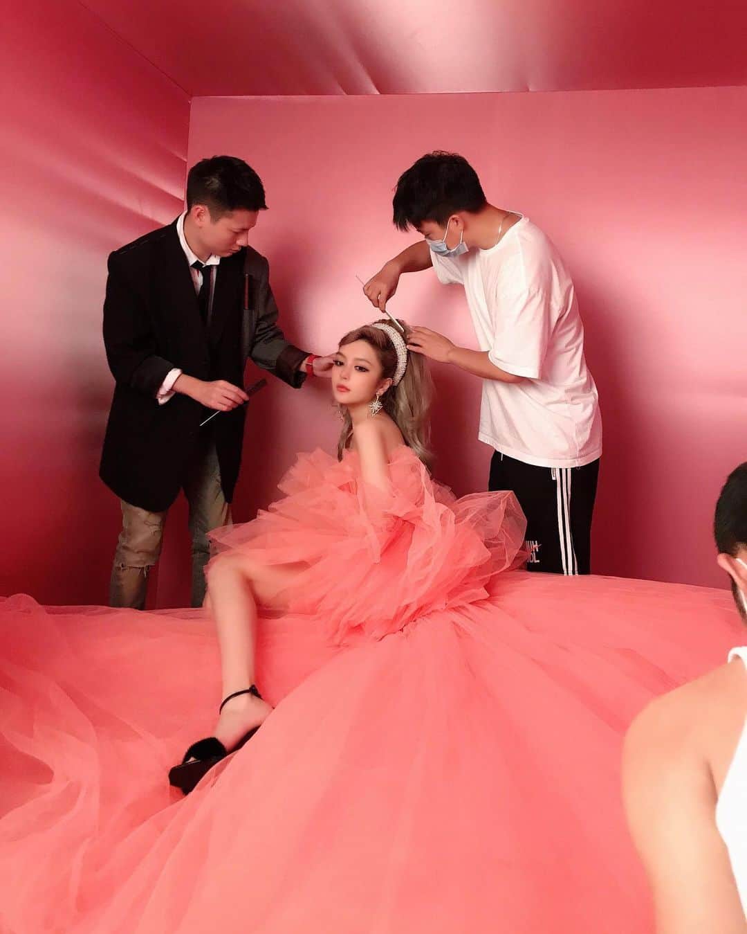 Grace Chowのインスタグラム：「喜欢的一张花絮👛」
