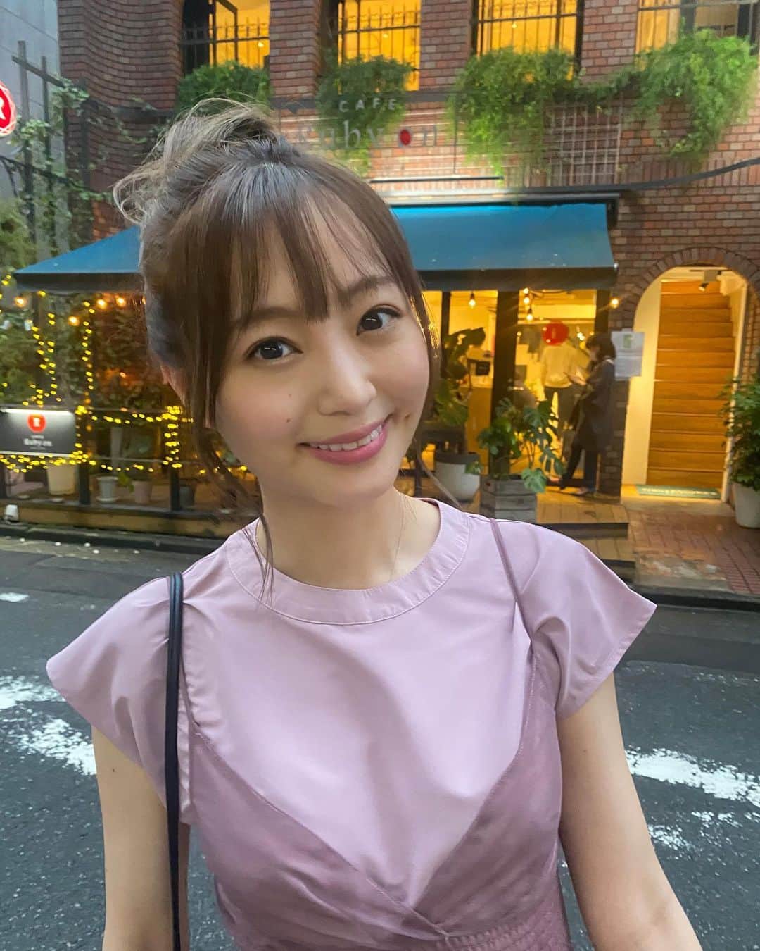 のインスタグラム：「. 明日8/9からドラマ『彼が僕に恋した理由』がTOKYO MXにて25:35よりスタートです💓 エリア外の方はエムキャスというアプリで観られます🥺 . 佐々木真美役を演じさせて頂きました。初めての秘書の役、ぜひ放送楽しみにしていてください💕 . . #彼が僕に恋した理由 #ボクコイ #ドラマ #TOKYOMX #drama # #アプリ #エムキャス #秘書」