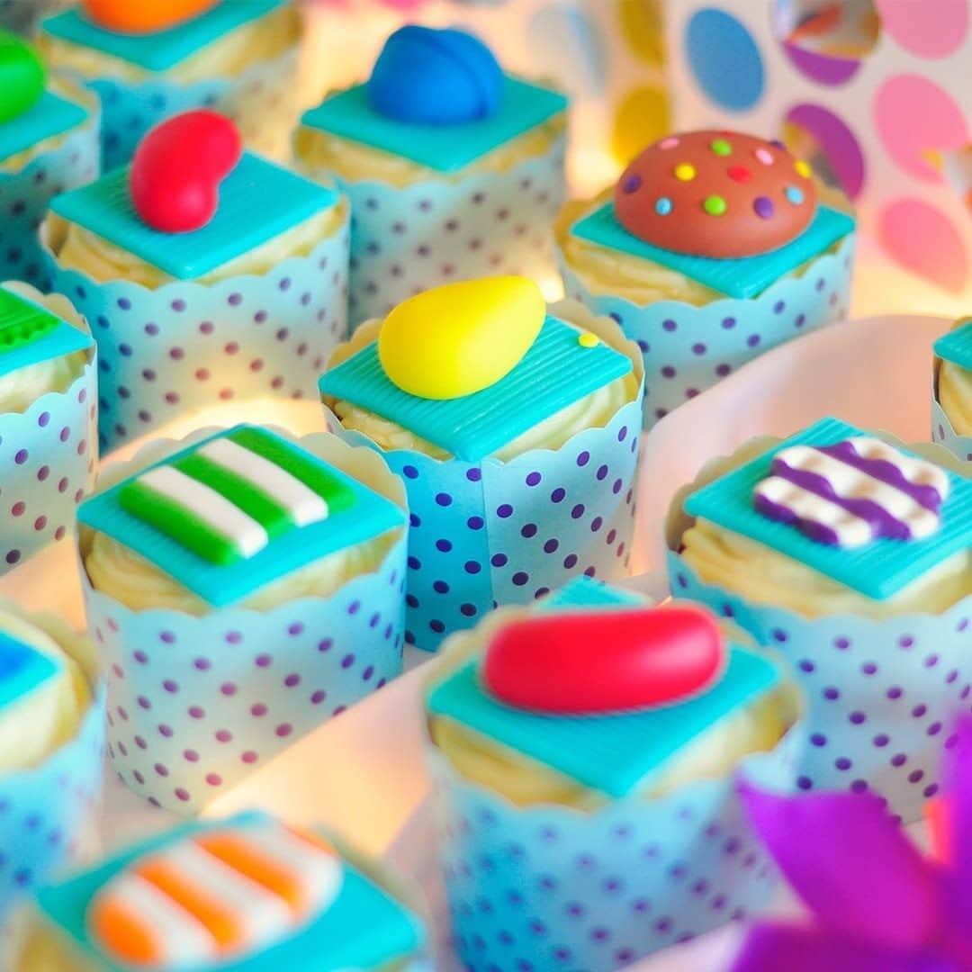 Candy Crushさんのインスタグラム写真 - (Candy CrushInstagram)「Tasty! Who NEEDS these Candy Crush inspired cakes right now?! 🍰🍬」8月8日 22時15分 - candycrushsaga