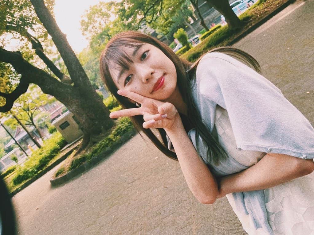 のインスタグラム：「ㅤㅤㅤㅤㅤㅤㅤㅤㅤㅤㅤㅤㅤ ------------------------------------ ㅤㅤㅤㅤㅤㅤㅤㅤㅤㅤㅤㅤㅤ  本日、デビュー2周年✌︎  ㅤㅤㅤㅤㅤㅤㅤㅤㅤㅤㅤㅤㅤ みんなが感じてくれた「好き」を大切に、 糧にこれからも音楽作っていきます。 ㅤㅤㅤㅤㅤㅤㅤㅤㅤㅤㅤㅤㅤ 10/7には4th E.P『at FOUR』もリリースと、 これからもワクワクの波が待ってる！ ㅤㅤㅤㅤㅤㅤㅤㅤㅤㅤㅤㅤㅤ 両手いっぱいのありがとう、 そして3年目もどうぞよろしくね☺︎ ㅤㅤㅤㅤㅤㅤㅤㅤㅤㅤㅤㅤㅤ ㅤㅤㅤㅤㅤㅤㅤㅤㅤㅤㅤㅤㅤ ---------------------------------------------」
