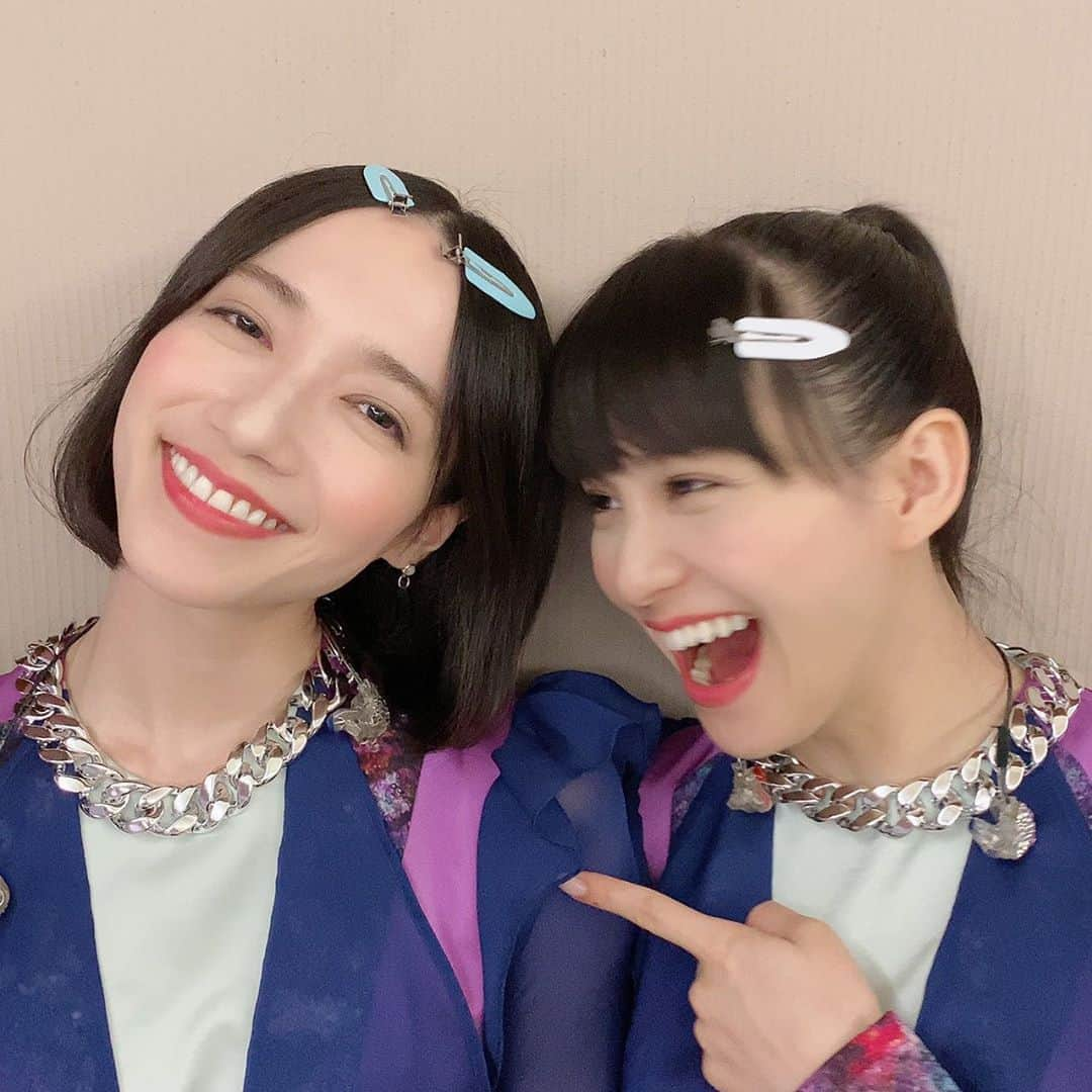 Perfumeさんのインスタグラム写真 - (PerfumeInstagram)「ライブエール見てくれてありがとう☺️✨﻿ やっぱり三人でパフォーマンスするの最高✨﻿ ﻿ 2ショットはかしゆか撮影！﻿ か「ぴ、ぴ、ぴ、ぴ、ぴ…」﻿ ﻿ の「撮りすぎじゃない？ムービー？」﻿ あ「え？ムービー？」﻿ ﻿ by Perfume ﻿   Thank you for watching “Live Yell”☺️✨ There is nothing better than performing with us three✨  Photos of the two are by KASHIYUKA!  K “pi pi pi pi pi...”  N “Why are you taking so many? What? Is it a video?” A “Wait! What? Is that a video?”  by Perfume  #prfm #ライブ・エール #みんなでエール」8月8日 22時29分 - prfm_official