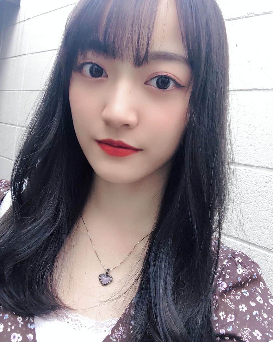 下村実生のインスタグラム：「髪染めたんだ 伸びました〜👩」